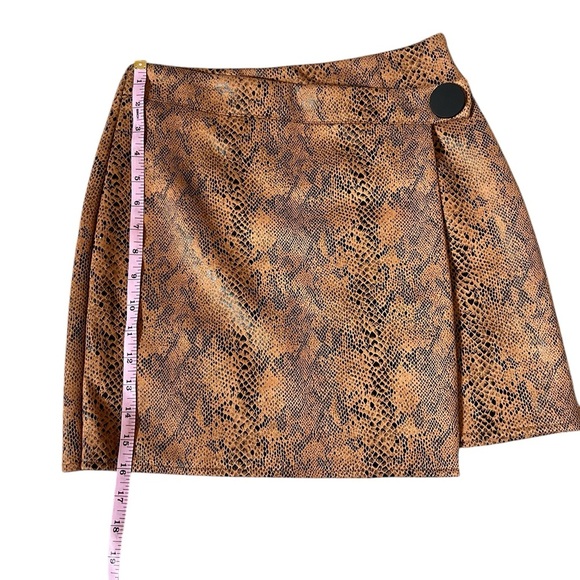 Brown and Tan Faux Suede Snakeskin Wrap Mini Skirt Size Medium - Picture 3 of 4